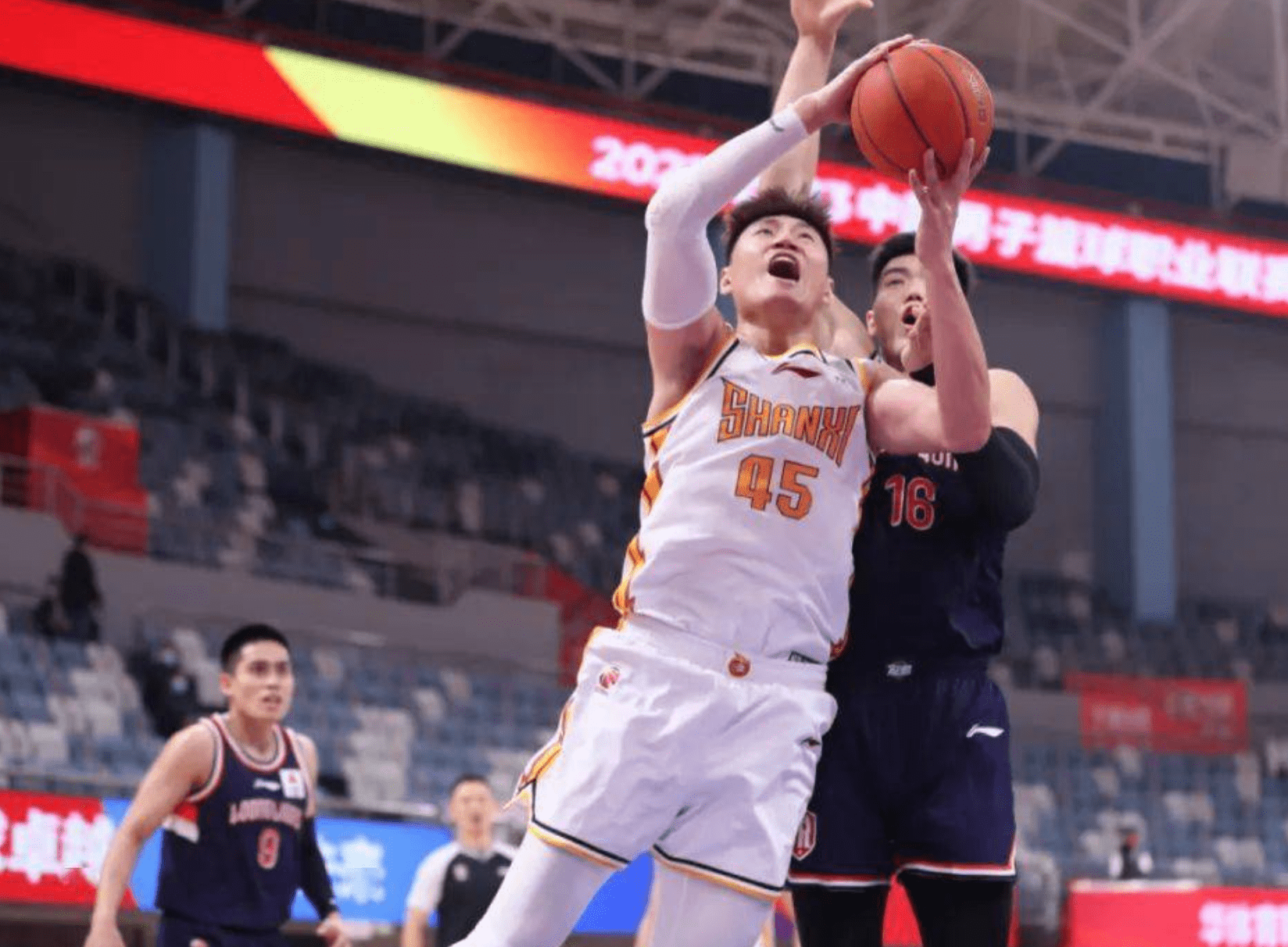 冲刺阶段CBA季后赛传出新动向，塞维利亚门线救险，管理层表态——更衣室稳定，心理建设被强调(CBA新疆队再次更新动态)